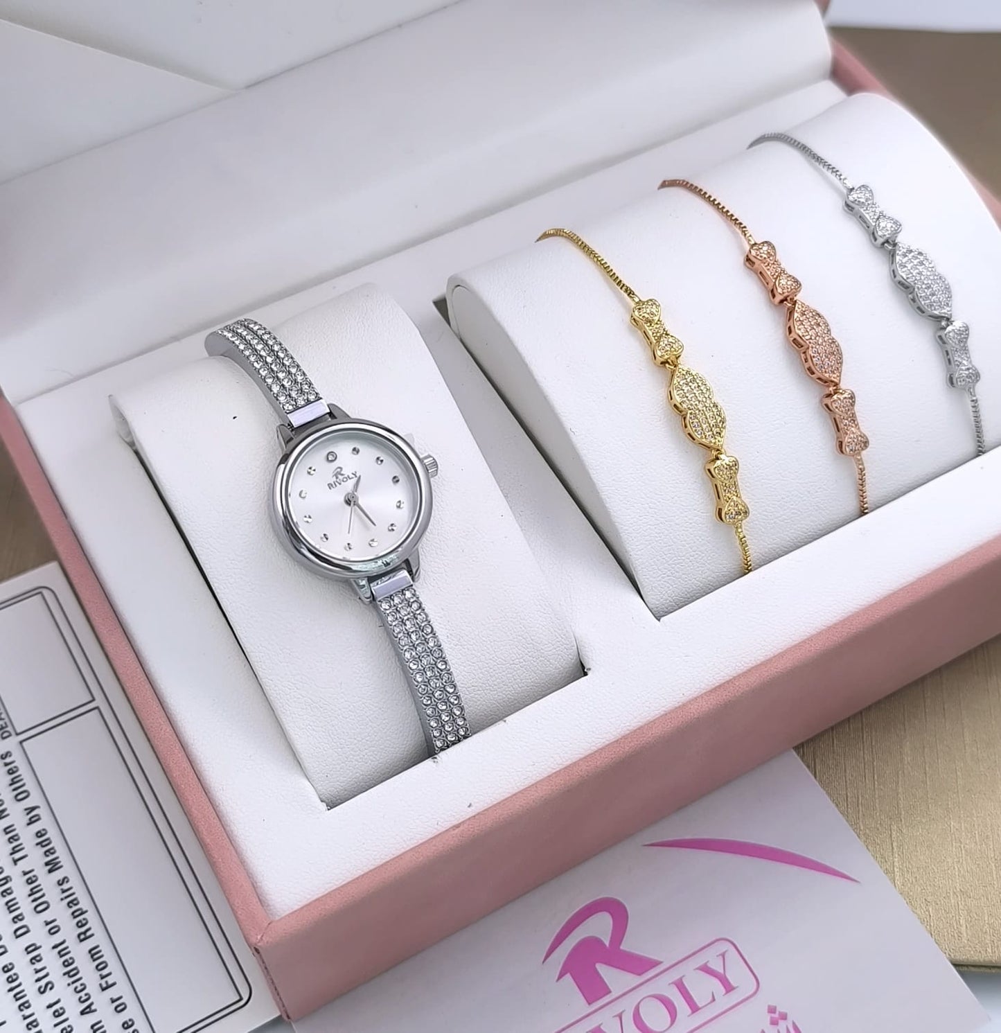 ساعة نسائية فاخرة