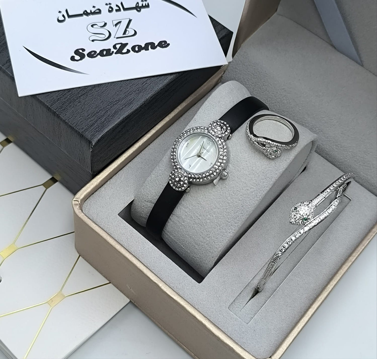 ساعة نسائية عصرية