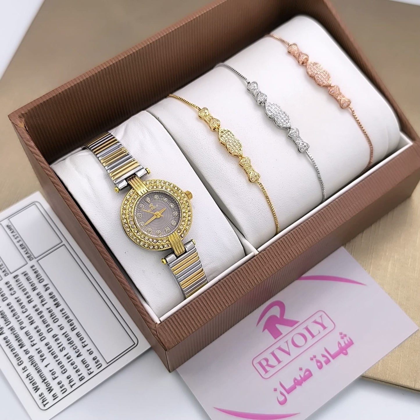 ساعة نسائية متقنة التصميم