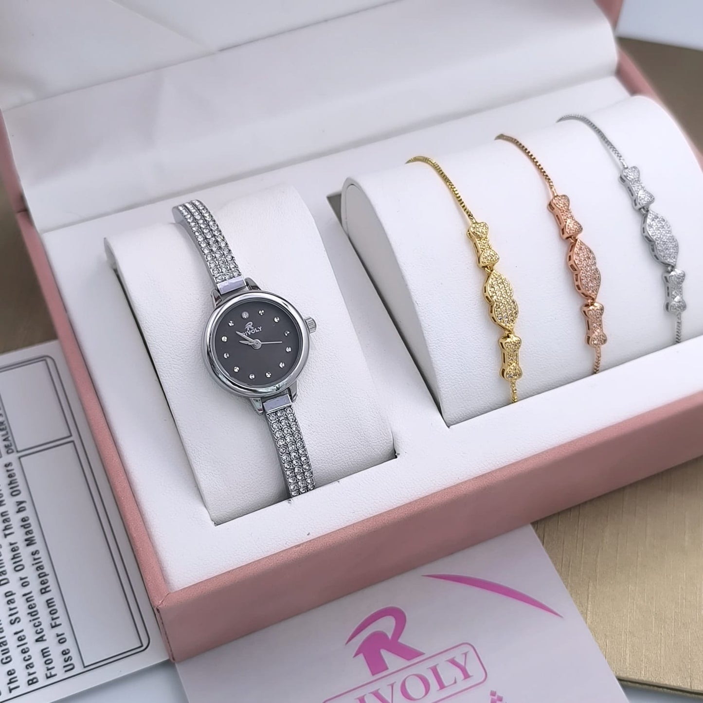 ساعة نسائية جذابة