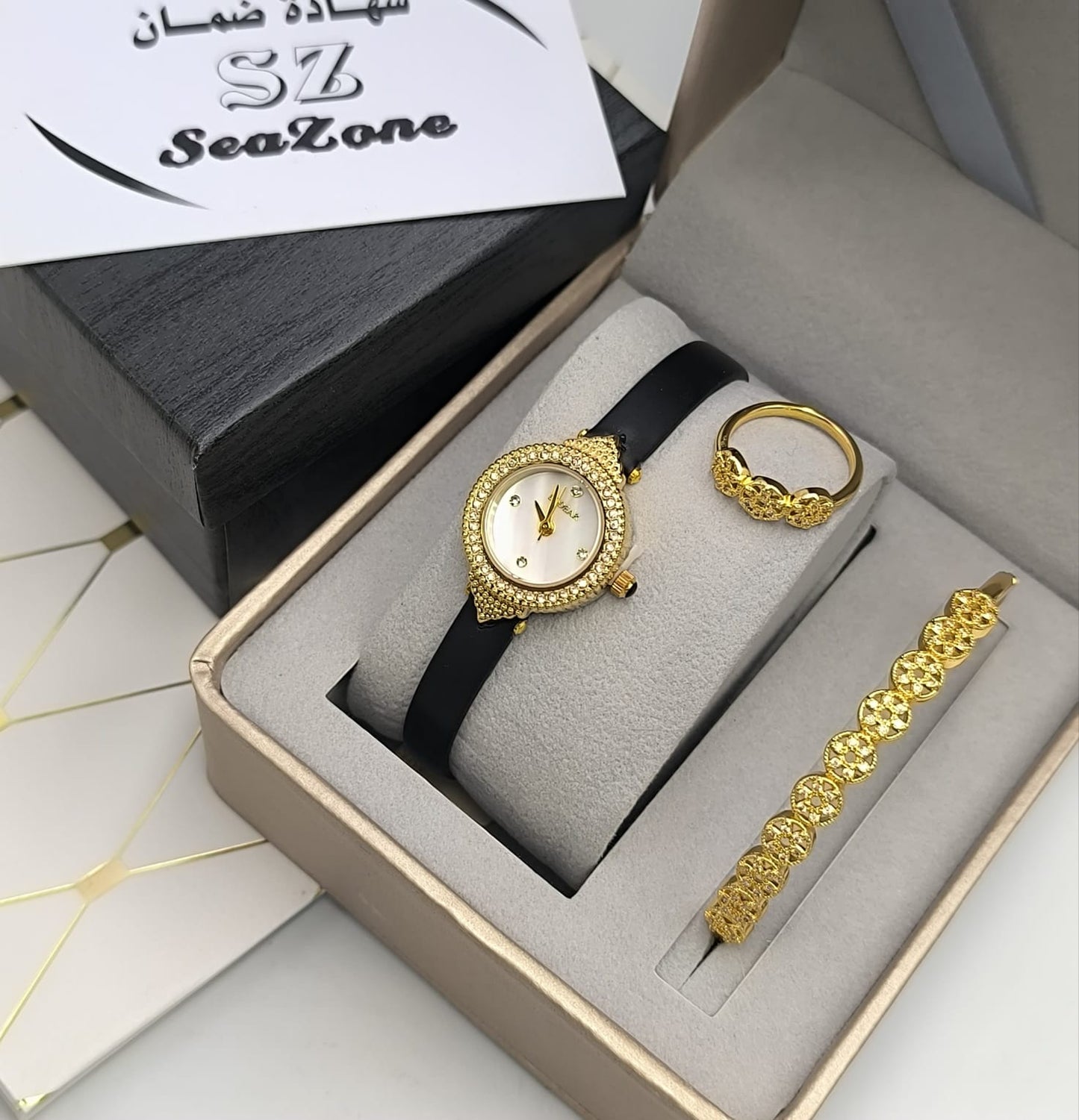 ساعة نسائية كلاسيكية